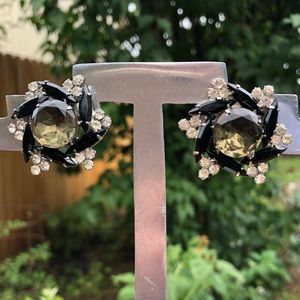 Vintage 1960s Classic Clip On Earrings